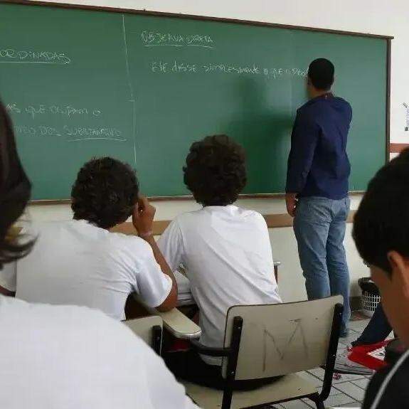 Há 165 vagas disponíveis para professores na Baixada Santista