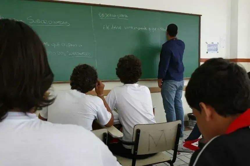 Há 165 vagas disponíveis para professores na Baixada Santista