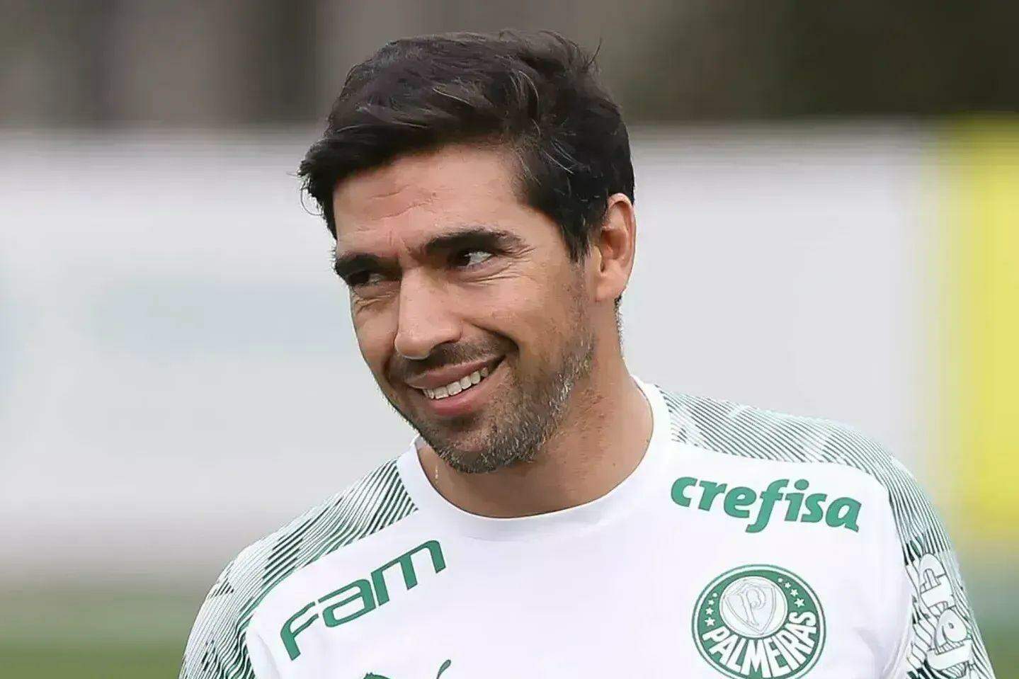 Leila defende Abel e diz que eventual eliminação do Palmeiras na Libertadores é 'inconcebível'
