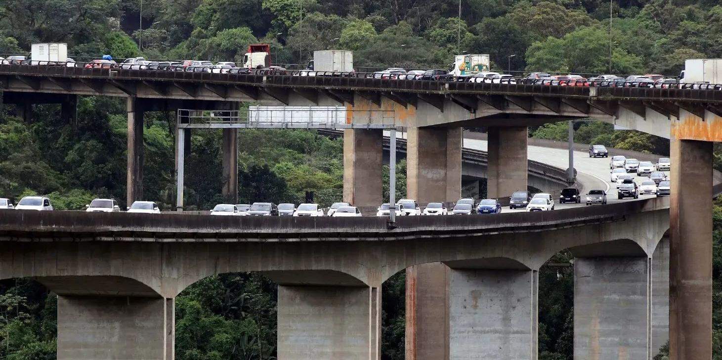 As rodovias Imigrantes e Anchieta concentram a maior parte do congestionamento no litoral de São Paulo