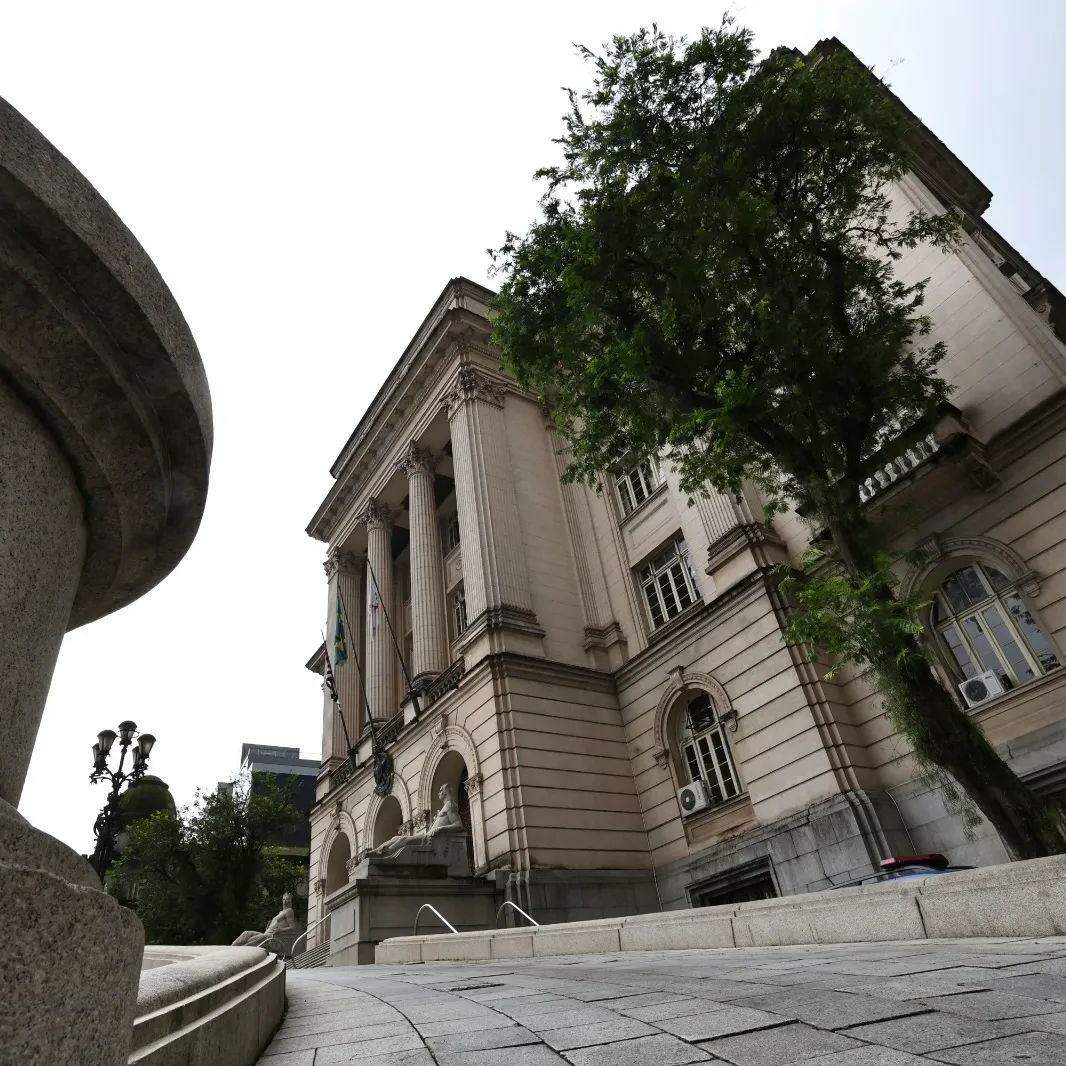 Santos antecipa 13º salário de quase 20 mil funcionários públicos; veja a data de pagamento