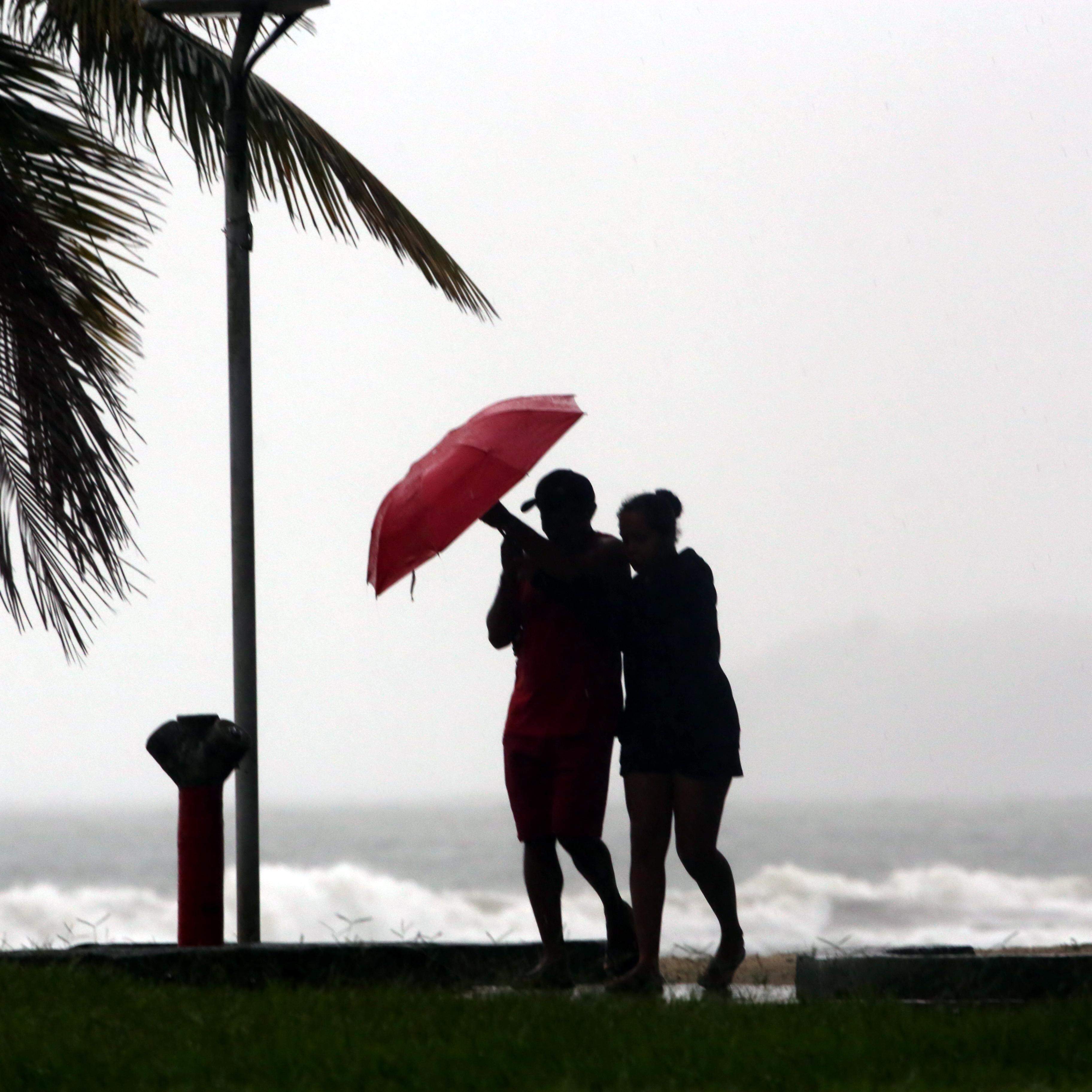 Marcado pela passagem do outono para o inverno, fim de semana será de frio e chuva na Baixada Santista
