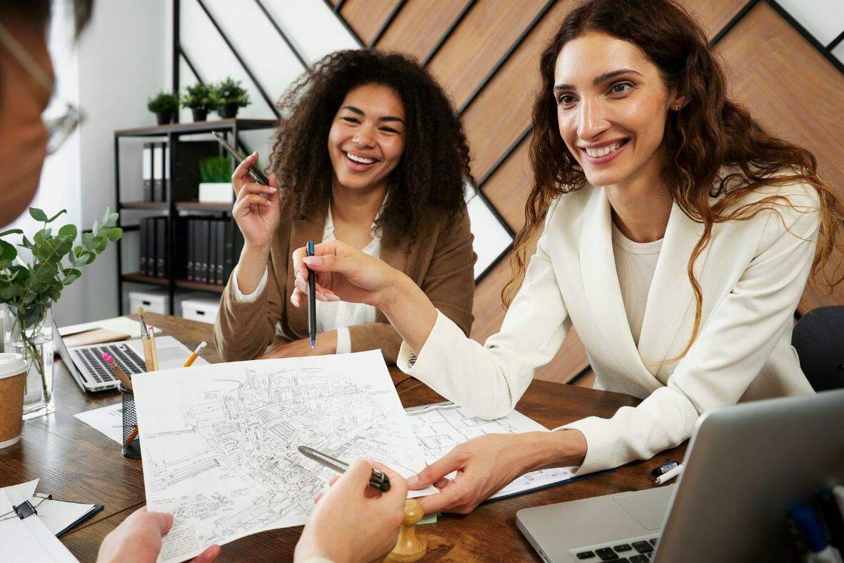 Mulheres à frente: Liderando a transformação em diversidade e inclusão nos negócios