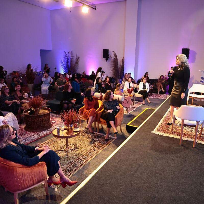 Jornalista Maria Cândida discutiu empreendedorismo feminino e desafio das mulheres de enfrentar o etarismo