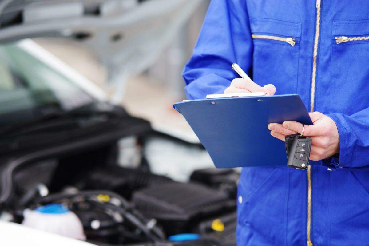 Para carros fora do período de garantia, é necessário procurar por uma oficina de confiança, com indicação e profissionais qualificados