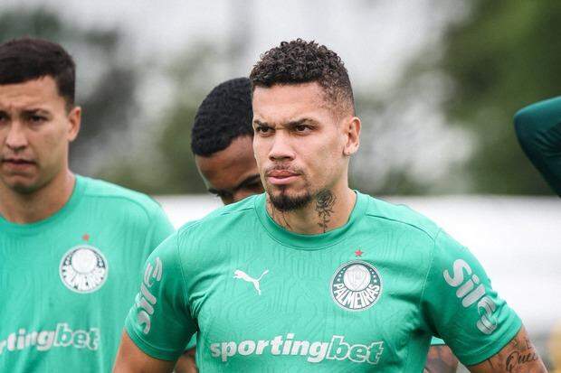 STJD pune Paulinho com um jogo de suspensão após recurso; Palmeiras se manifesta