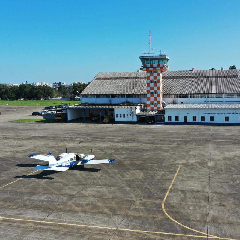 Portaria prevê limite de 45 metros de altura em um raio de 4 km para edifícios no entorno da Base Aérea de Santos