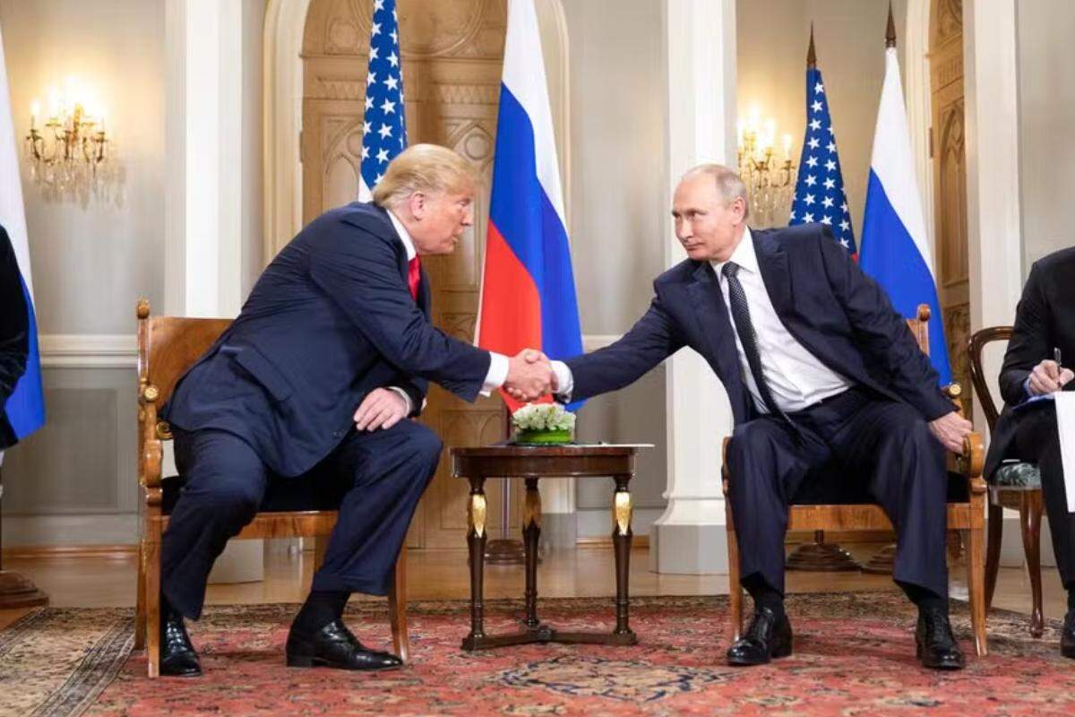 Os presidentes da Rússia, Vladimir Putin, e dos Estados Unidos, Donald Trump, se falaram por telefone neste domingo, 14