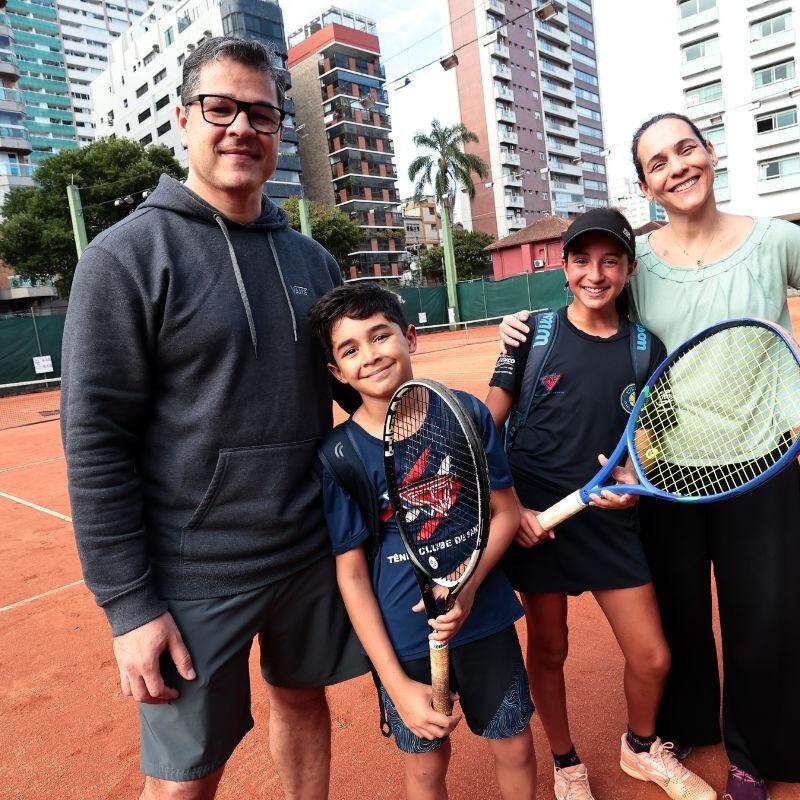 A família Brasil Solorzano prestigia as crianças no Torneio A Tribuna