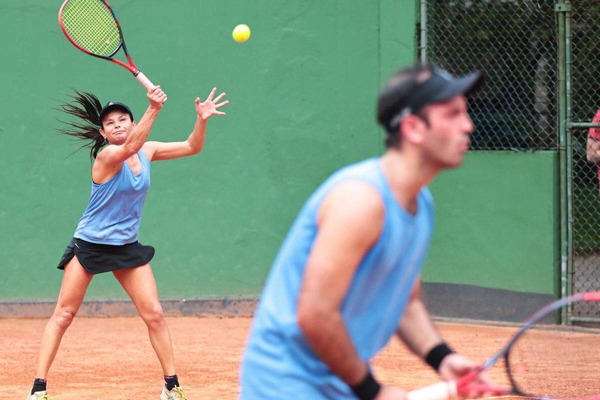 Renata Camargo e Bruno Sahatdjian venceram a partida final da categoria dupla mista 19/44 anos