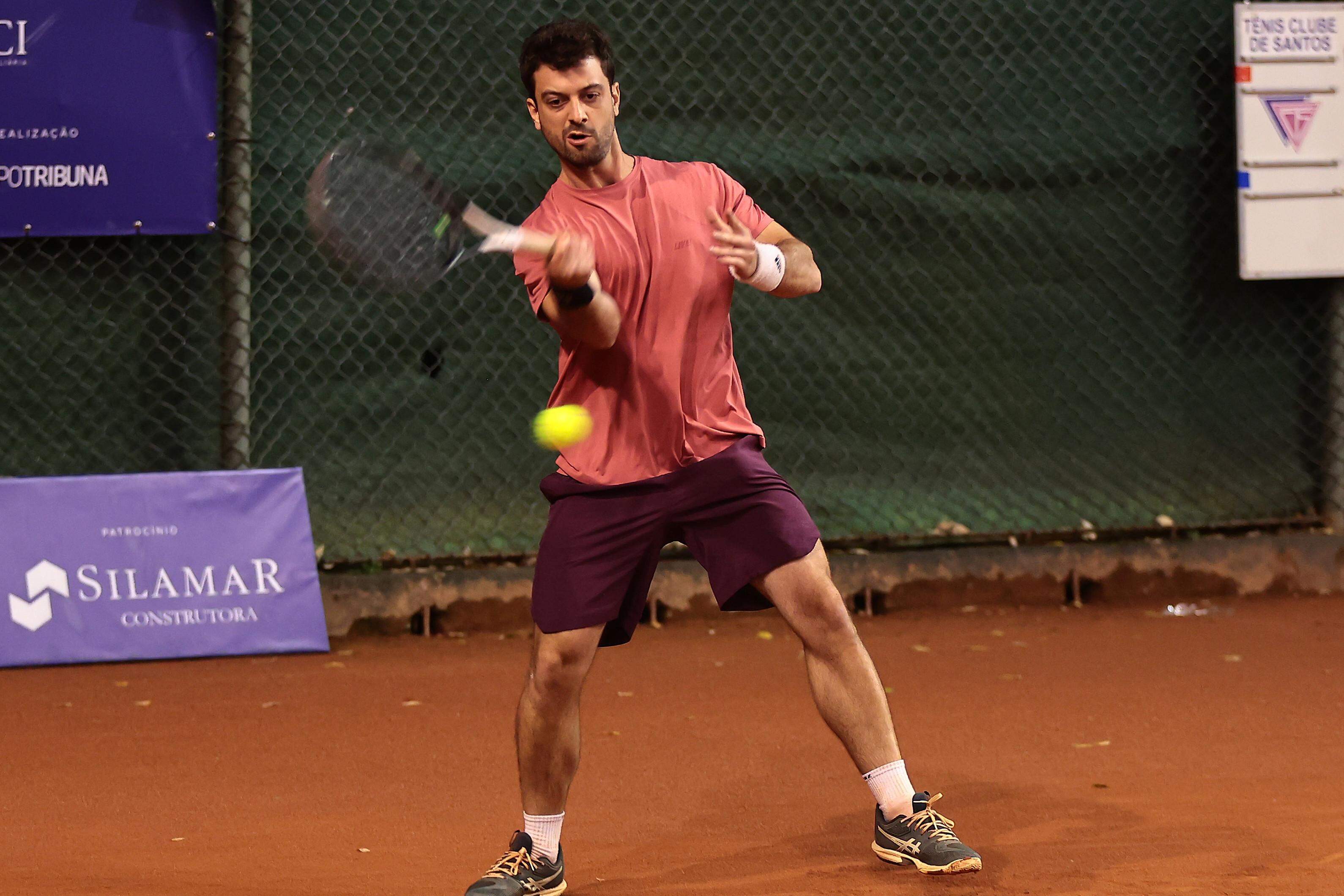 Júlio Araújo, do Portuários, disputou o Torneio A Tribuna de Tênis pela primeira vez na 40ª edição