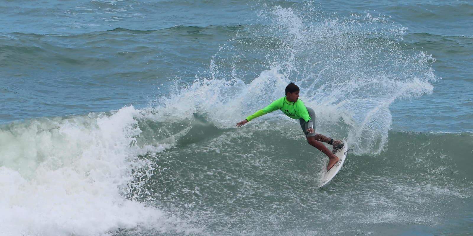 Matheus Jhones, de apenas 12 anos, é apontado como grande revelação do surfe nacional