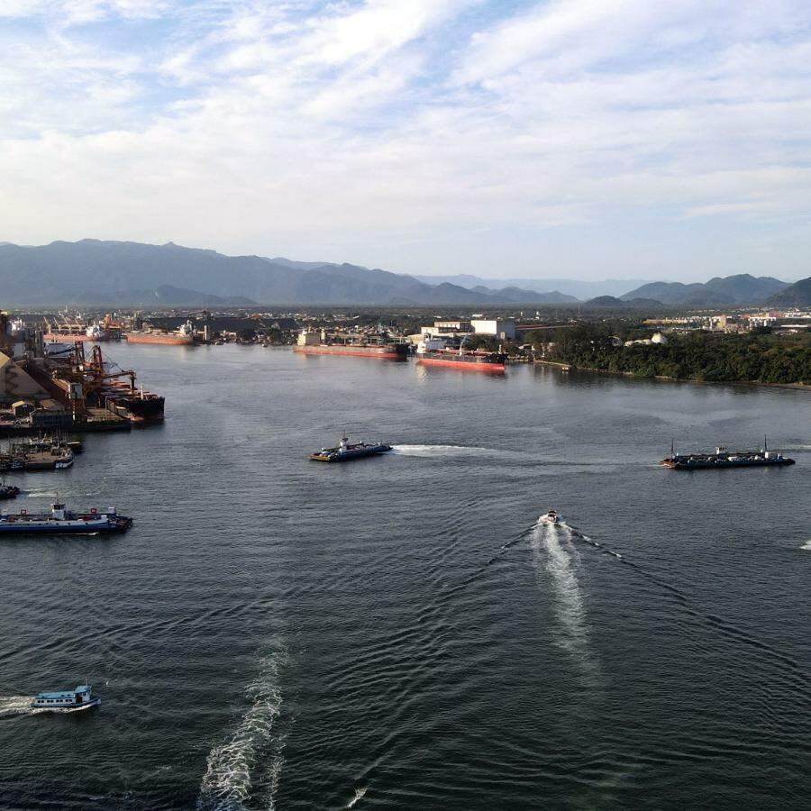 Brasil pode liderar descarbonização marítima, com metas graduais, incentivos econômicos verdes e governança digital, diz relatório técnico