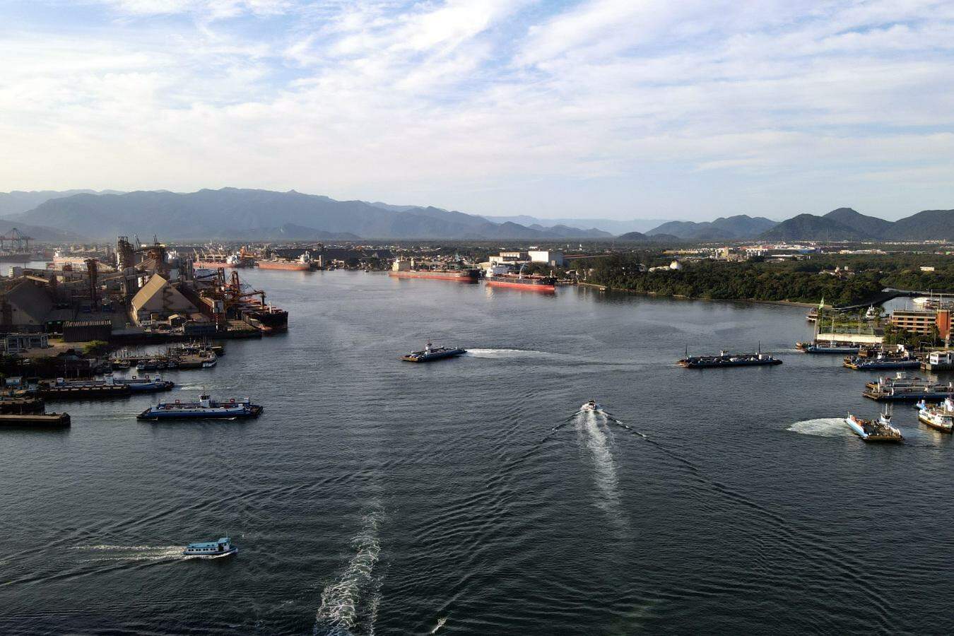 Brasil pode liderar descarbonização marítima, com metas graduais, incentivos econômicos verdes e governança digital, diz relatório técnico