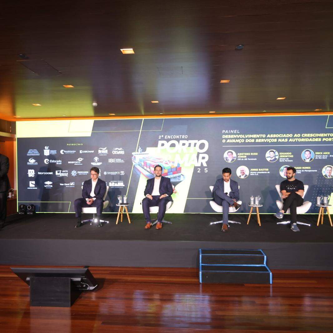 At the Porto & Mar Meeting in Brasília, panel members discussed development associated with orderly growth and the role of Port Authorities in the country