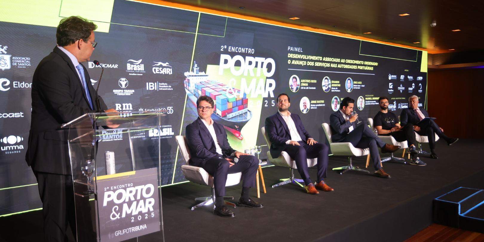 Development associated with orderly growth was the theme of a panel at the 2º Encontro Porto & Mar last week in Brasília