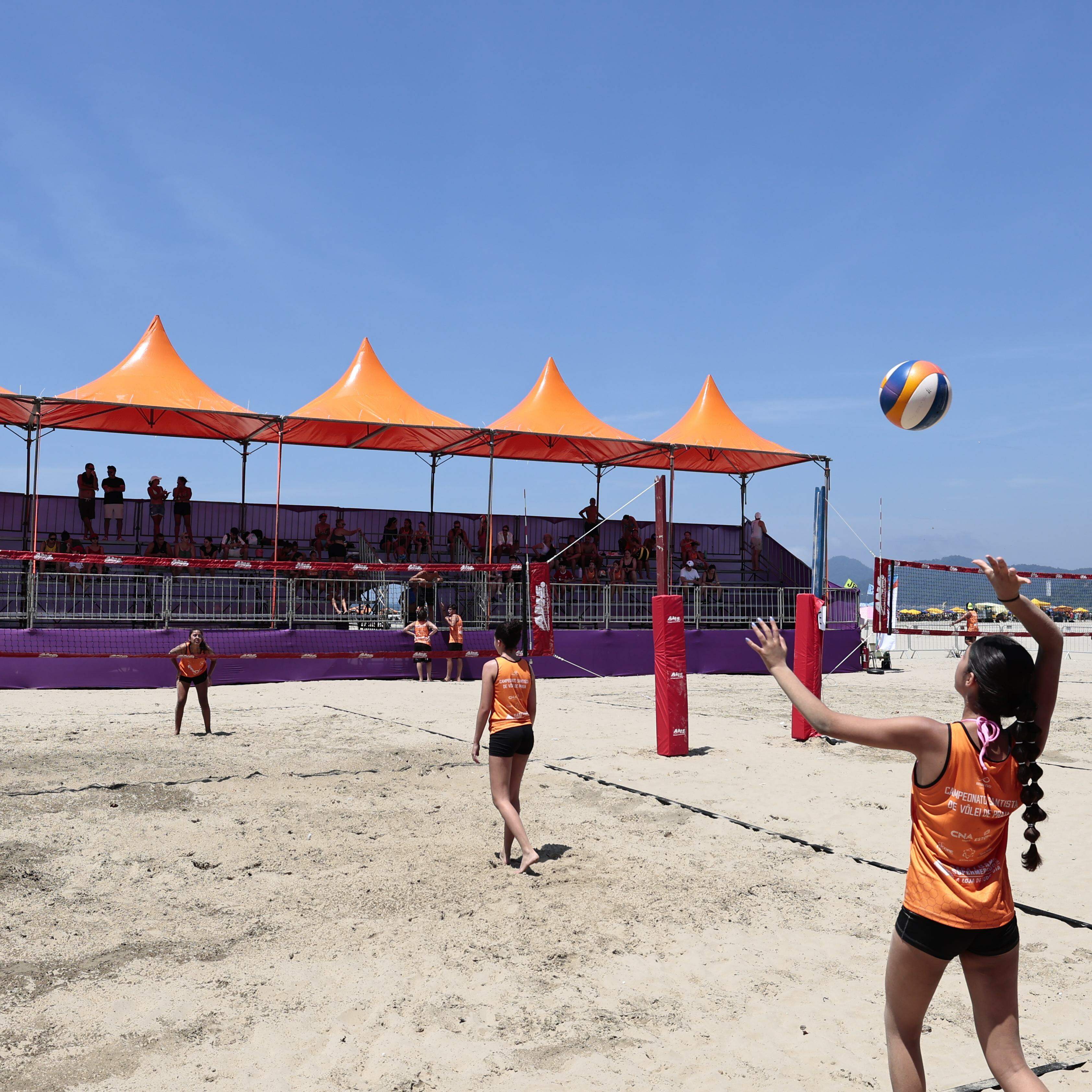 Campeonato Santista de Vôlei de Praia terá mais jogos neste domingo (11), a partir das 8 horas, em nove categorias