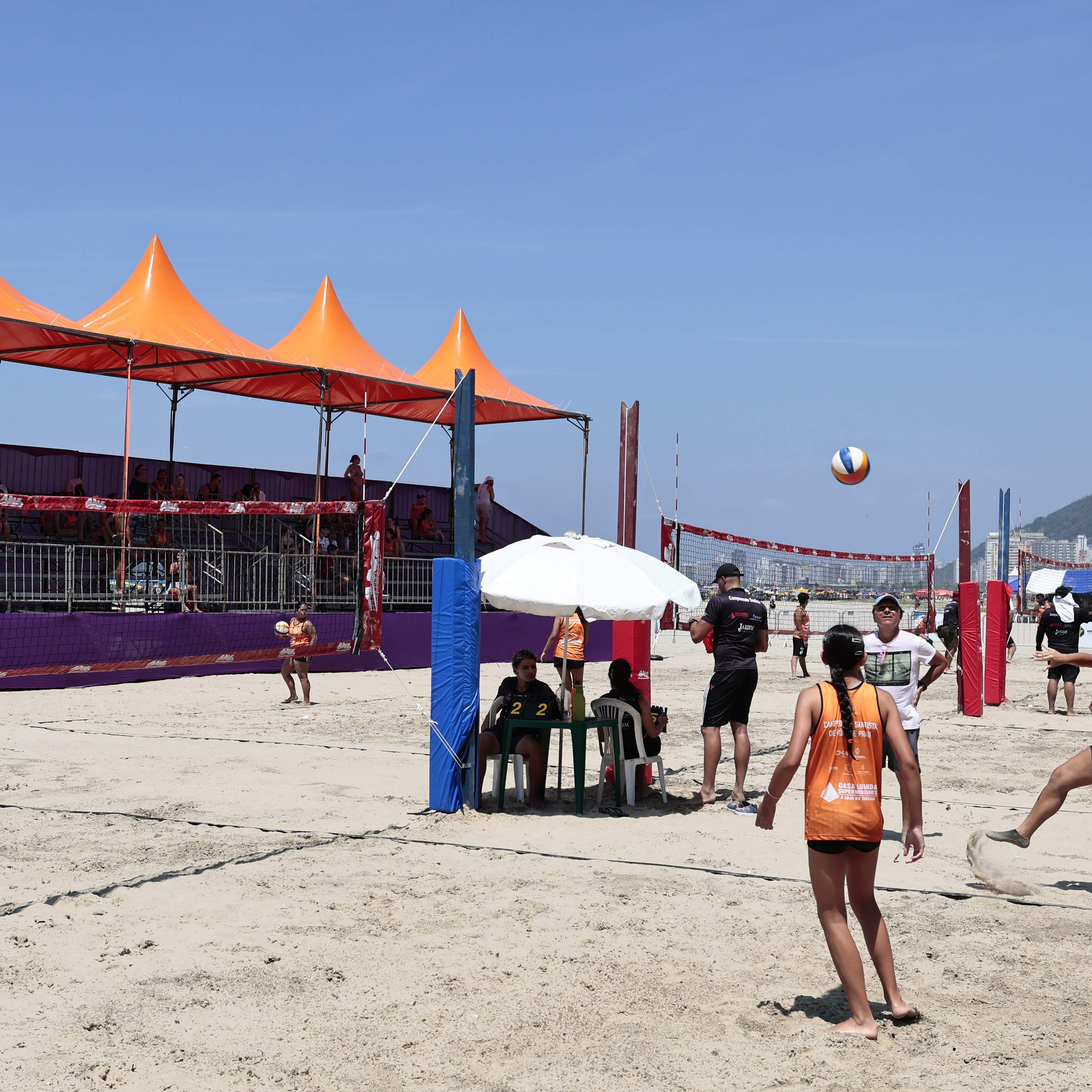 Projeto ocorre na Praia do Gonzaga, diante da Praça das Bandeiras
