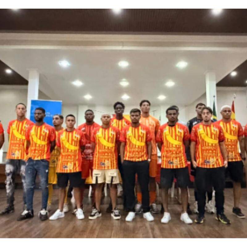 Elenco e novo uniforme do clube foram apresentados no Centro Español de Santos. Agora é ir a campo e lutar por vitórias e pelo acesso à A3