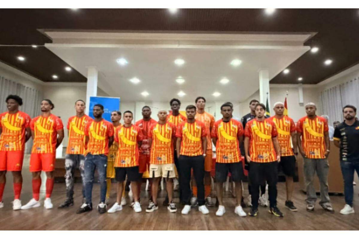 Elenco e novo uniforme do clube foram apresentados no Centro Español de Santos. Agora é ir a campo e lutar por vitórias e pelo acesso à A3