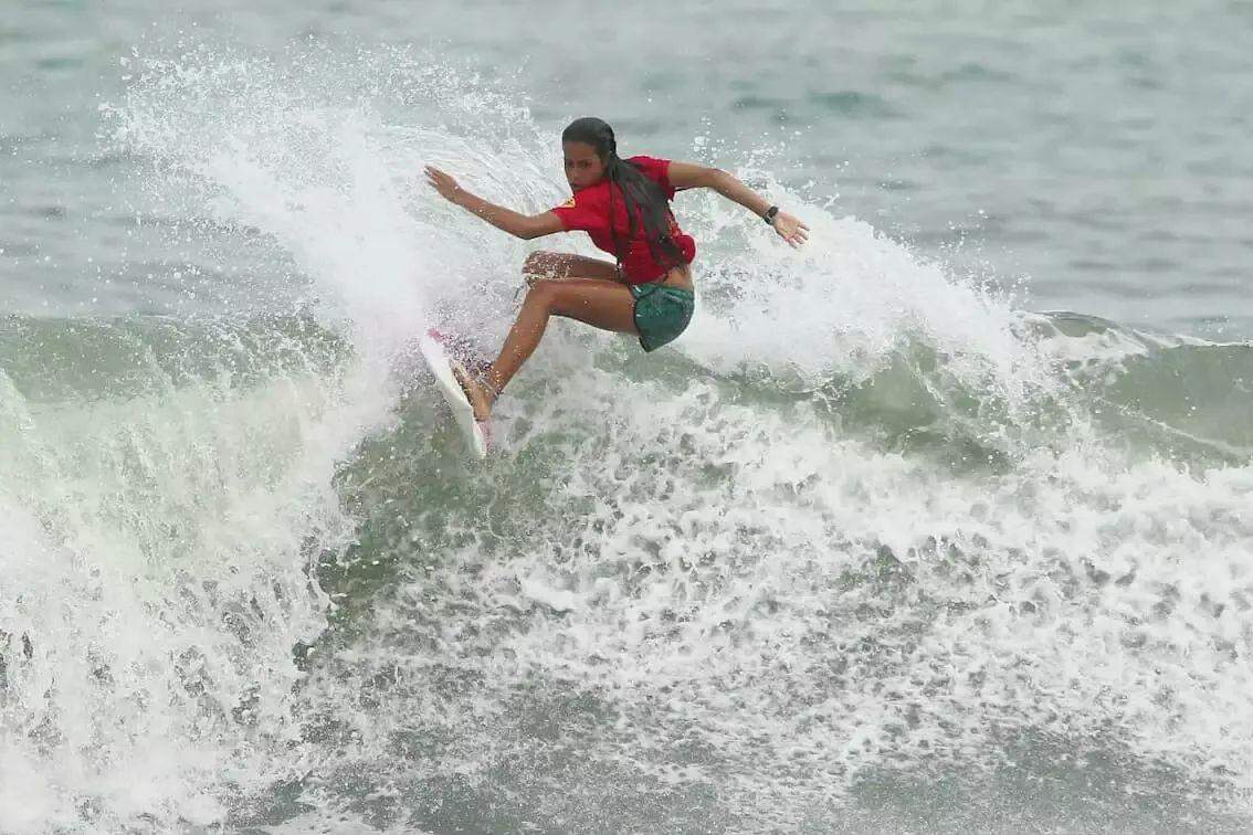 A garotada vai radicalizar nas ondas da Praia do Tombo, em Guarujá, no dia 19