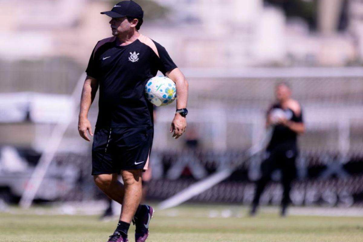 Diniz aponta a manutenção do elenco do Corinthians como principal missão para segundo semestre