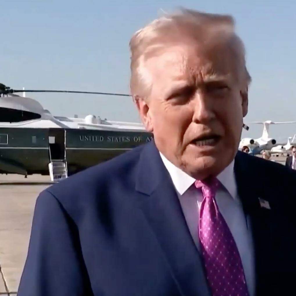 Trump assina projeto que financia US$ 70 bilhões em agenda de imigração e deportação nos Estados Unidos