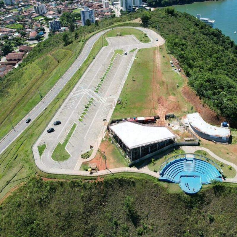 A proposta é criar um complexo turístico completo ao redor da roda-gigante, pensado para manter o visitante por mais tempo na cidade do litoral de São Paulo