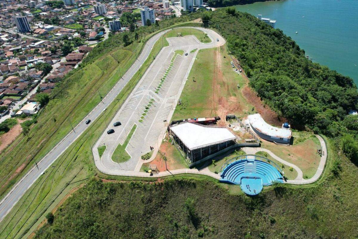 A proposta é criar um complexo turístico completo ao redor da roda-gigante, pensado para manter o visitante por mais tempo na cidade do litoral de São Paulo