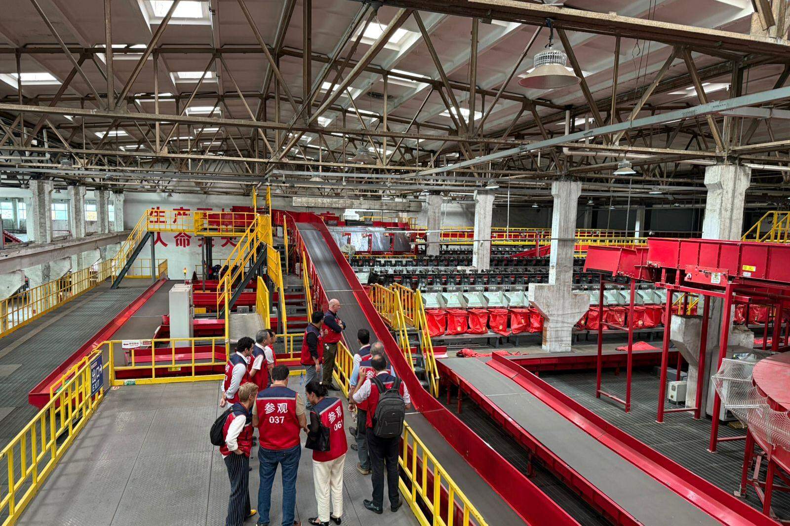 The rapid movement of goods is possible thanks to a structured supply chain designed to streamline transportation