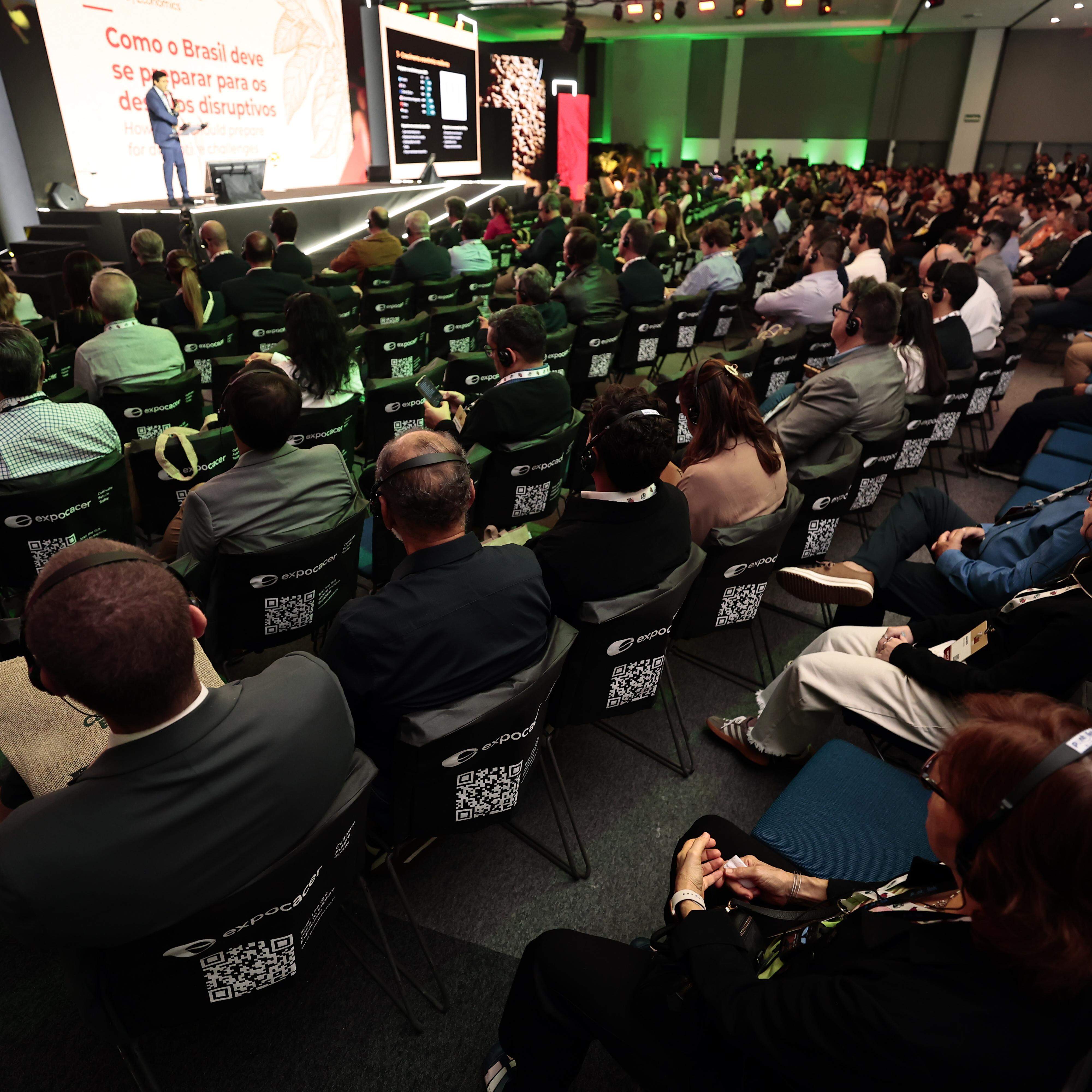 Seminário Internacional do Café foi realizado no Santos Convention Center, na semana passada: “vender” Santos como desafio é prioridade