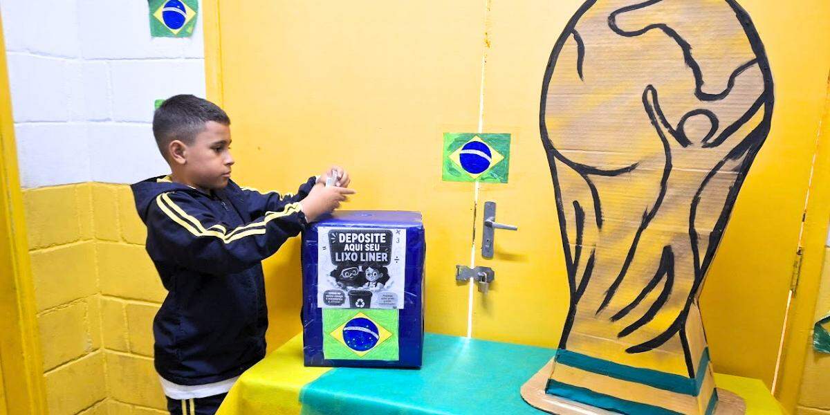 O liner das figurinhas é feito de papel siliconado e não pode ser reciclado pelos métodos convencionais