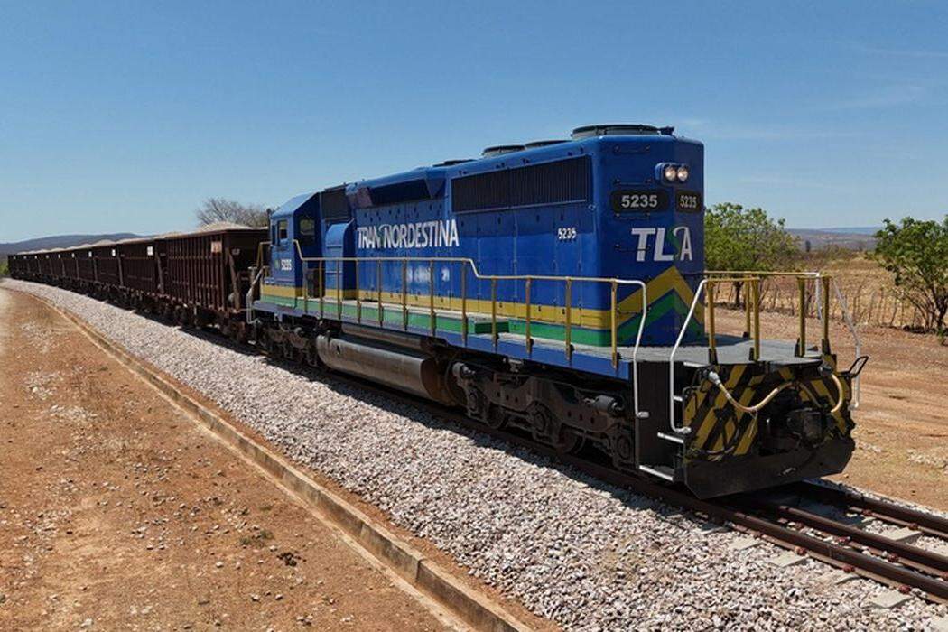 Ferrovia tem o maior ritmo o de montagem desde o início das obras