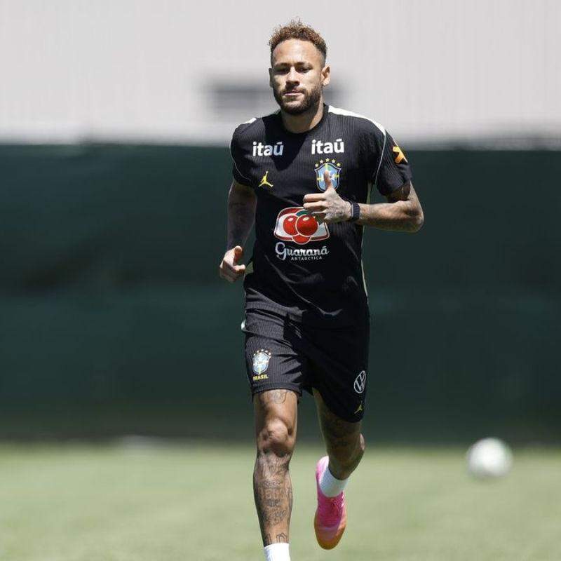 Neymar volta a treinar com a seleção a 2 dias do jogo contra o Haiti