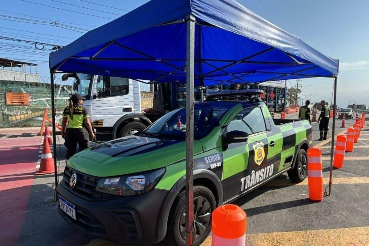 Um agente da equipe identificou o homem por conta de um banner de desaparecido