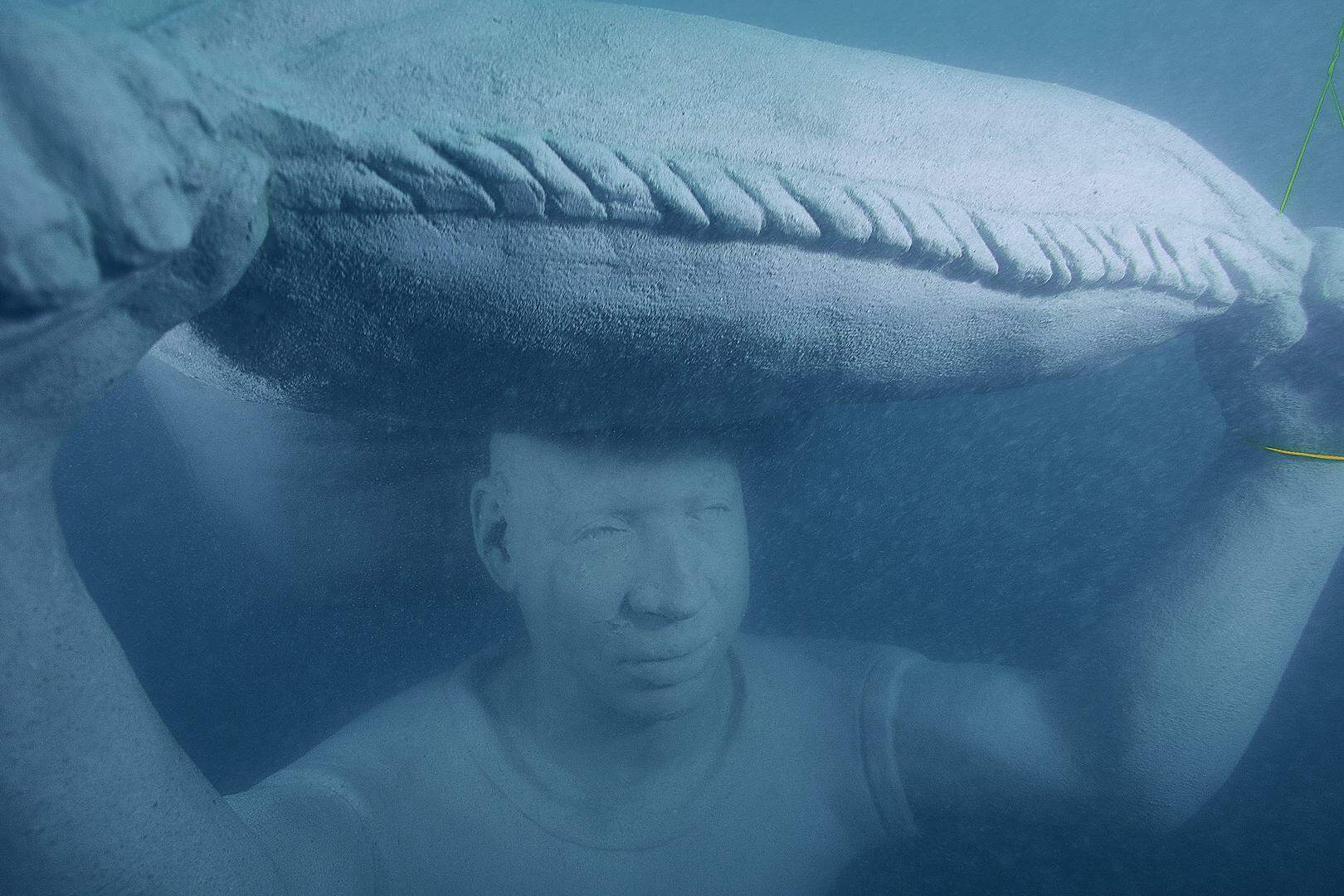 Esculturas retratam temas marítimos, de povos ligados ao mar e Baixada Santista